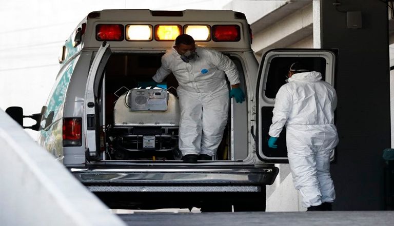 شخص يخضع لاختبار كورونا في الصين- (رويترز)