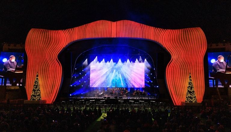 إحدى عضوات فرقة 