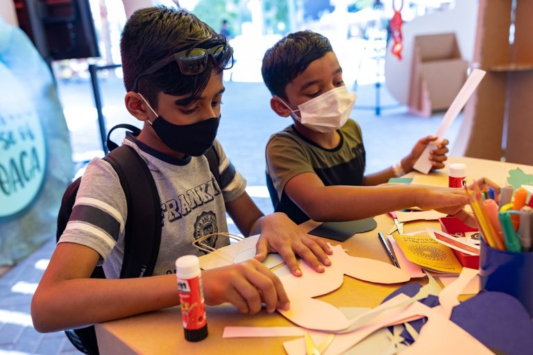 ورشة صنع الدمى بجناح إسبانيا في إكسبو