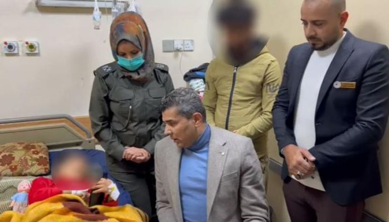 المتحدث باسم وزارة الداخلية العراقية يزور الطفلة المغتصبة حوراء