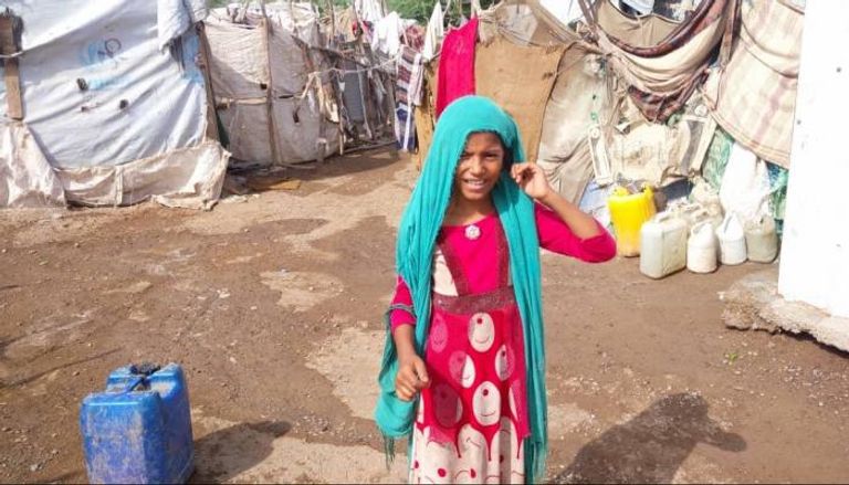طفلة داخل أحد مخيمات اللاجئين في مأرب