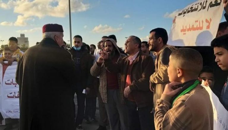 جانب من تظاهرة ليبية ترفض تأجيل الانتخابات