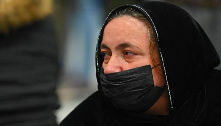 سيدة كردية تبكي أحد ضحايا عبور المانش - الفرنسية