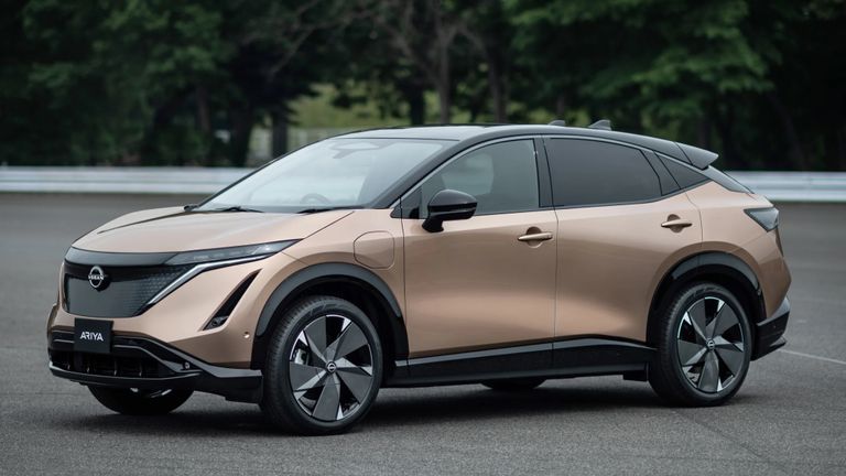 السيارات الرياضية متعددة الأغراض ذات المحرك الكهربائي تظهر بقوة في 2022