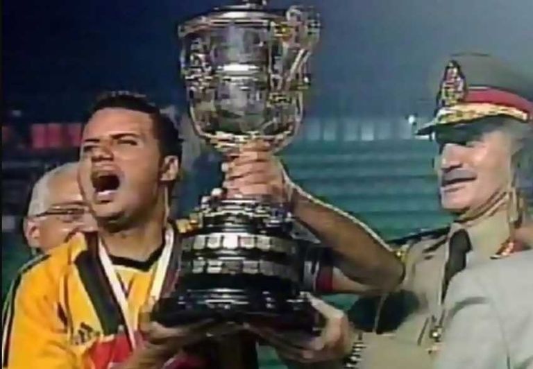 المقاولون العرب بطل كأس مصر 2004 الأهلي المصري