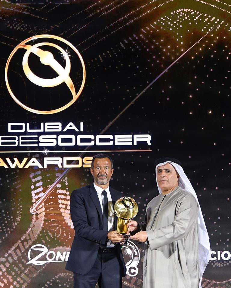 جائزة رونالدو خلال حفل جوائز جلوب سوكر 2021