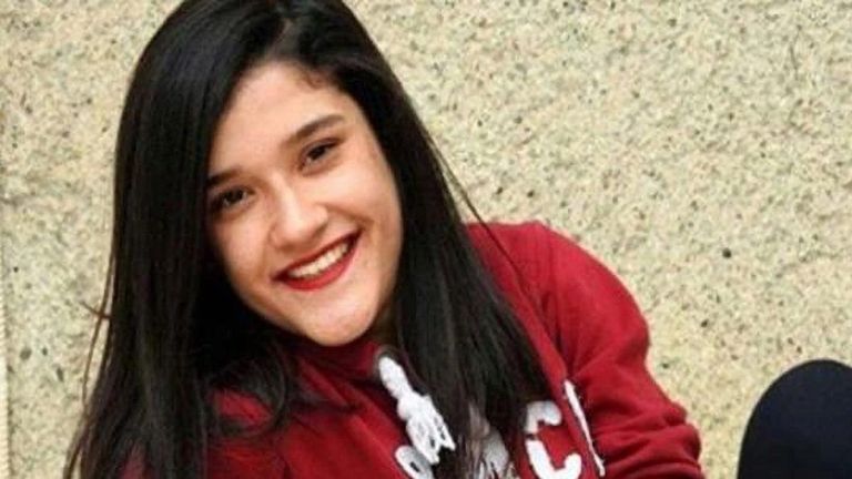 بيرفين أوزيك توقع عقد زواجها من صديقها السابق قاسم أوزان جيلتيك