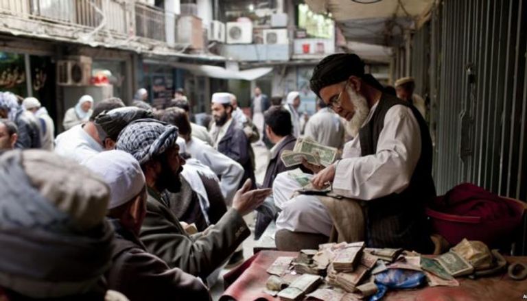 بيع العملات في أفغانستان - أرشيفية