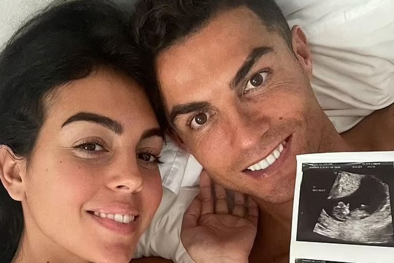 رونالدو وزوجته كريستيانو رونالدو وليونيل ميسي