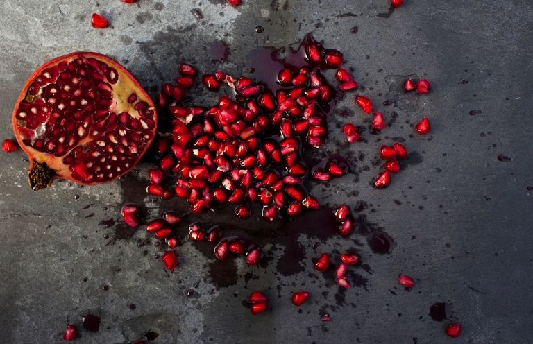 العائلات اليونانية تعلق البصل على الباب