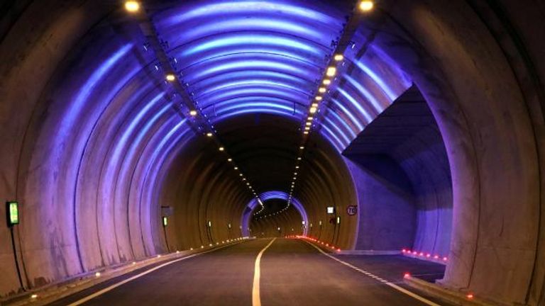 النفق الذي تم تدشينه من الخارج