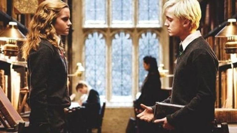 الممثل البريطاني توم فيلتون وإيما واتسون