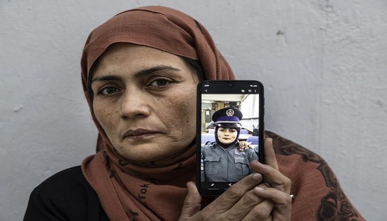 شميمة المجندة الأفغانية السابقة التي فرت من منزلها بعد سيطرة طالبان