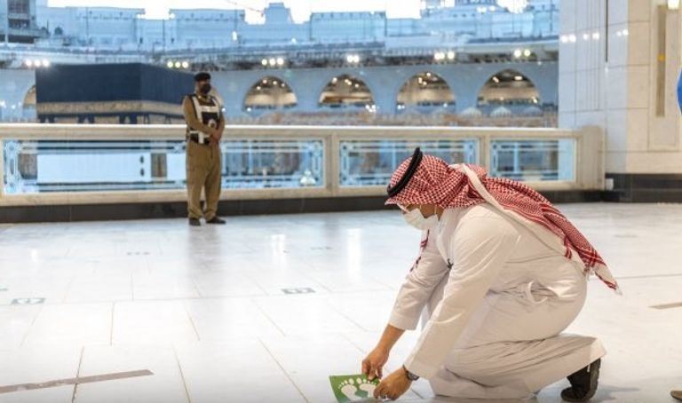 عودة التباعد دون تقليل عدد المصلين في الحرم المكي