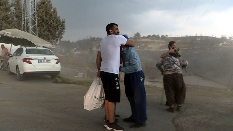 مياه الأمطار تغرق شوارع المدينة