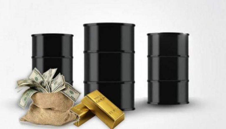 تراجع الأسهم والدولار وارتفاع النفط مع تفشي