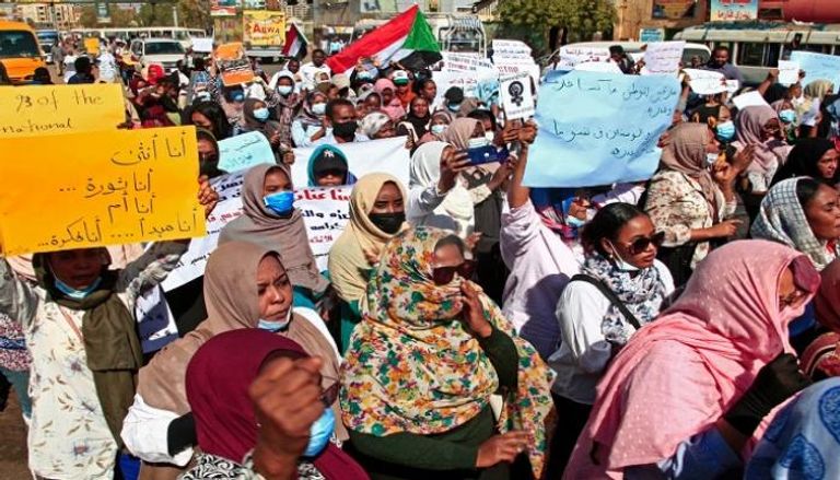 النساء يشكلن عنصرا فاعلا في تظاهرات السودان