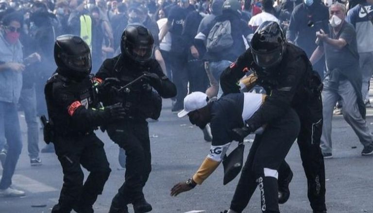اشتباكات بين الشرطة الفرنسية ومهاجرين - أرشيفية