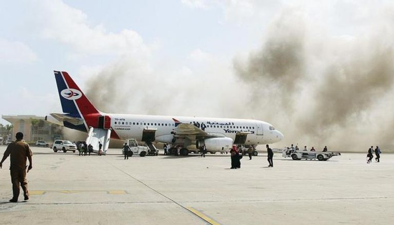لحظة سقوط الصواريخ الحوثية على مطار عدن - أرشيفية