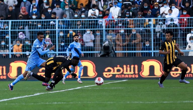 من مباراة الاتحاد والباطن في الدوري السعودي