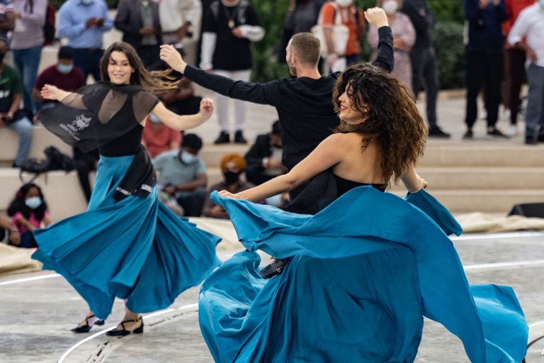 الفرقة قدمت مجموعة متنوعة من الأغاني والألحان الموسيقية والرقصات الشعبية