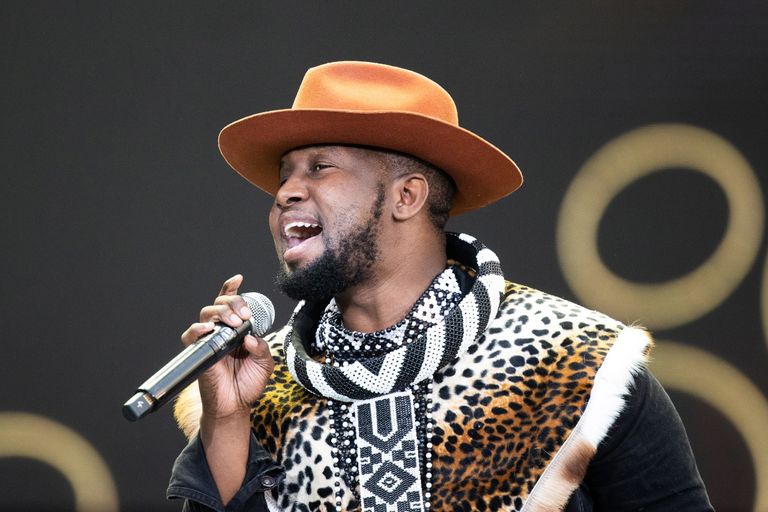 أحد أفراد فرقة موسيقية من بوتسوانا