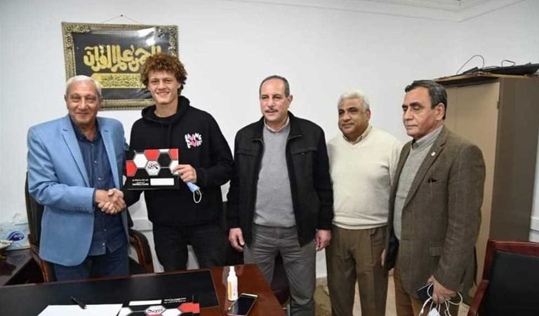 أحمد نادر السيد يوقع عقده الجديد مع الزمالك عمار حمدي مهاجم الزمالك الجديد