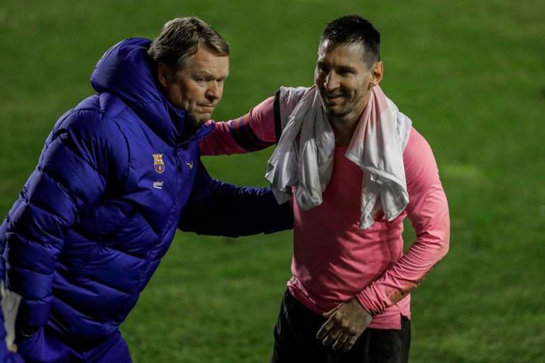 ليونيل ميسي قائد برشلونة ومدربه رونالد كومان كومان مدرب برشلونة ونجمه ليونيل ميسي