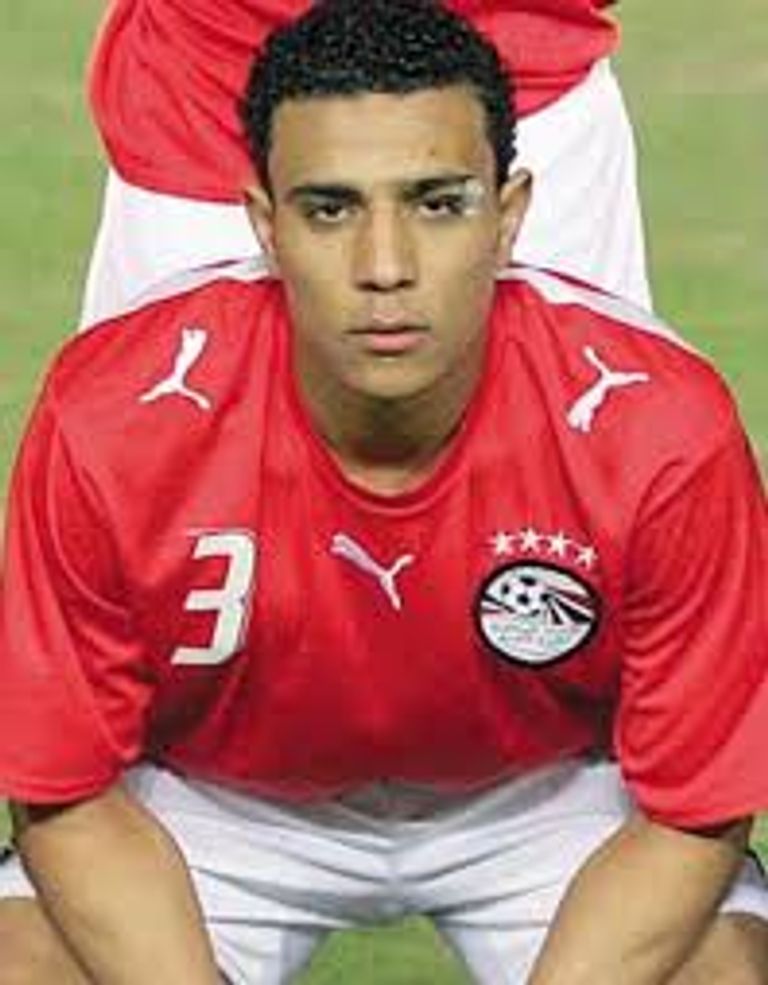 عبدالوهاب بقميص مصر محمد عبدالوهاب نجم منتخب مصر والأهلي الراحل