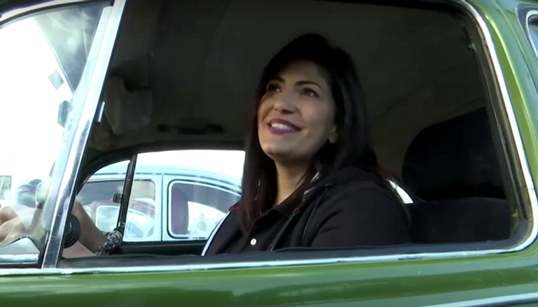 غادة العطار عضوة نادي البيتل المصري سيارات البيتل في مصر