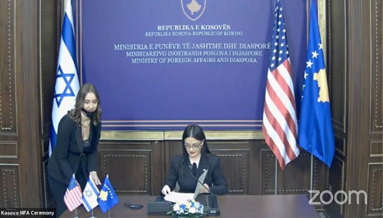 وزير الخارجية الإسرائيلي يوقع اتفاق إقامة علاقات دبلوماسية مع كوسوفو