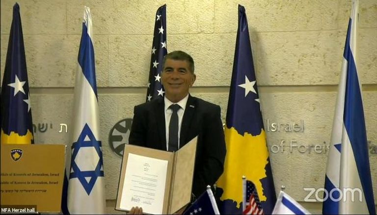 وزير الخارجية الإسرائيلي يوقع اتفاق إقامة علاقات دبلوماسية مع كوسوفو