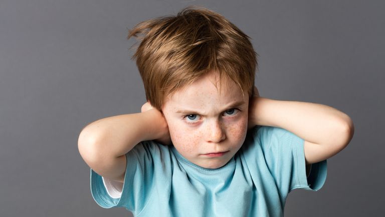 السلوك العدواني للطفل..إليك الأعراض والحلول