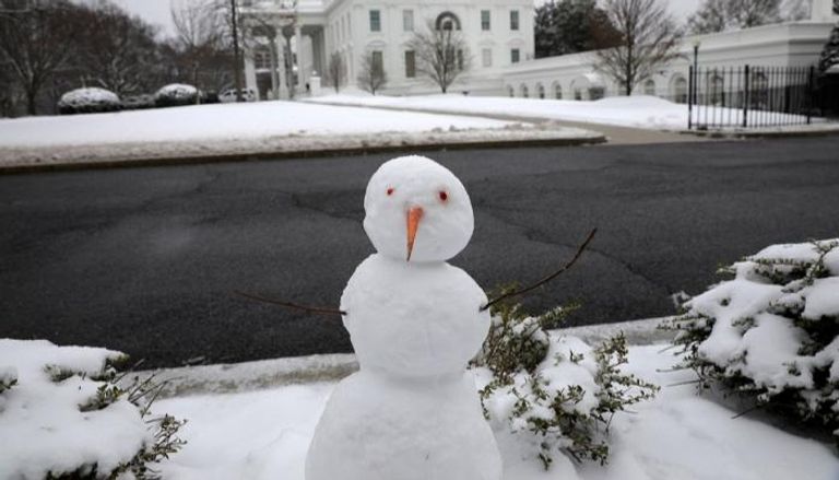 الثلوج تغطي كافة أرجاء البيت الأبيض في واشنطن