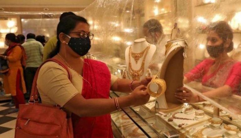 الهند تكافح تهريب الذهب بخفض الضرائب