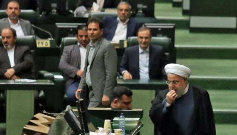 حسن روحاني داخل البرلمان الإيراني - أرشيفية