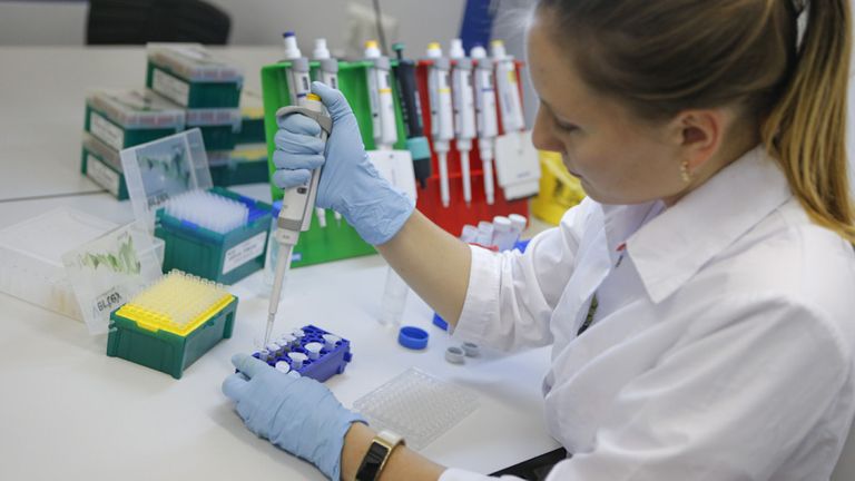 تحليل اللقاح الروسي شمل فقط حالات Covid-19 المصحوبة بأعراض