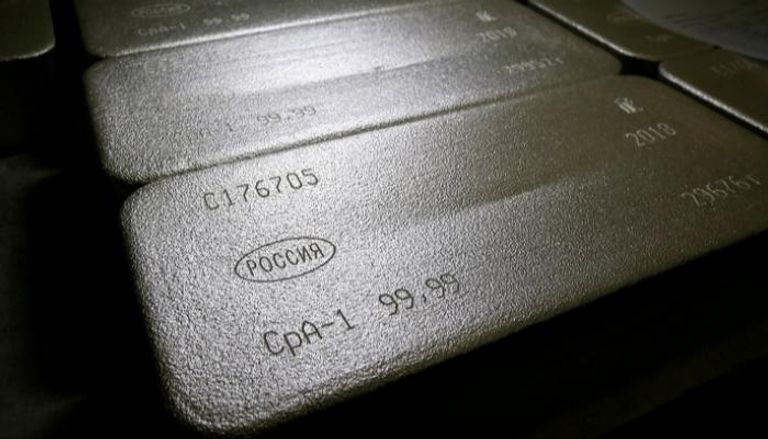 سبائك من الفضة النقية بنسبة 99.99% في مصنع روسي – رويترز