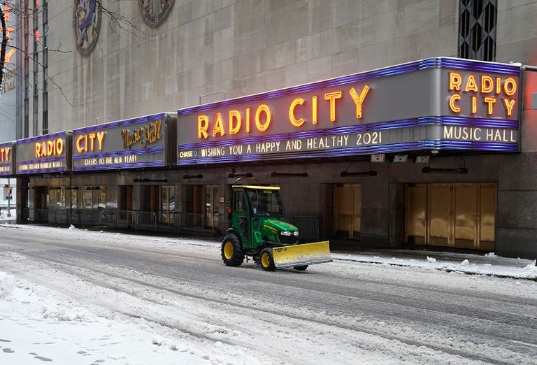 تساقط كثيف للثلوج في أمريكا