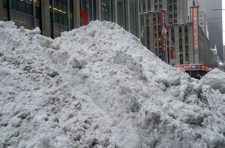 تساقط كثيف للثلوج في أمريكا