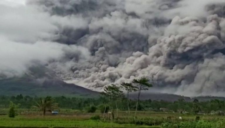 بركان سيميرو في إندونيسيا