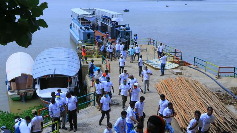 جانب من حملة إزالة ورد النيل