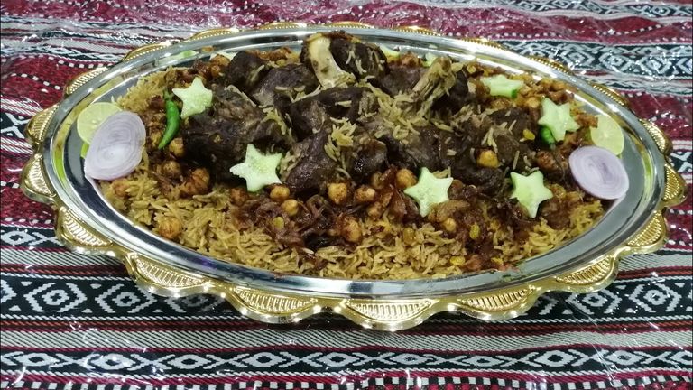 القبولي العماني باللحم