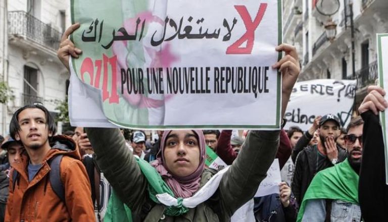لافتة من مظاهرات 2019 بالجزائر الرافضة لاستغلال الحراك - أرشيفية