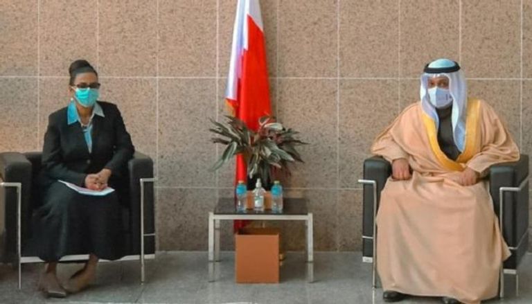 وزير المالية البحريني يلتقي نظيرته السودانية