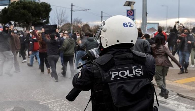 الشرطة التركية خلال قمع مظاهرات طلاب جامعة البوسفور