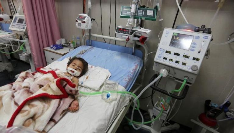 طفل مريض بمستشفى في غزة - أرشيفية