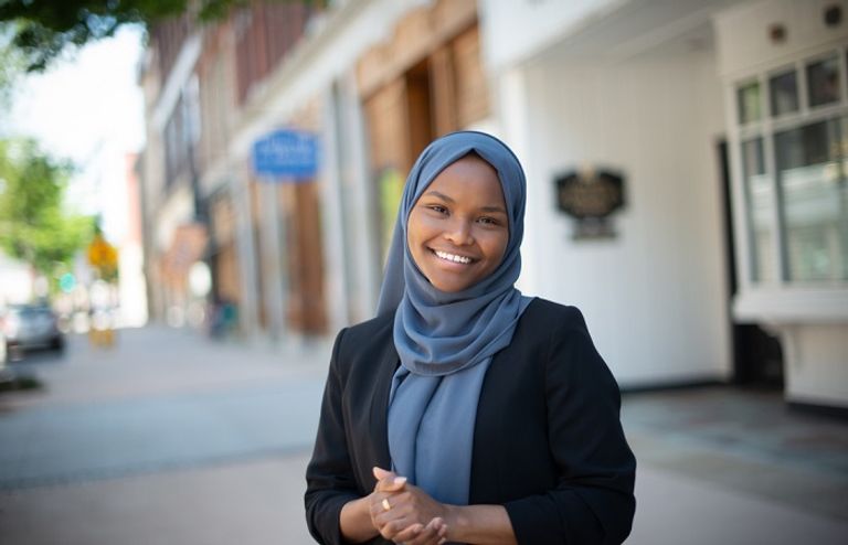 بايدن يوقع قرارات الهجرة ليصلح ما أفسده ترامب