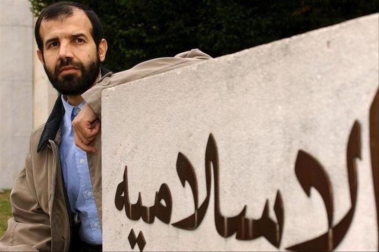 الإرهابي مراد دهينة الهارب من العدالة الجزائرية في قضايا إرهاب