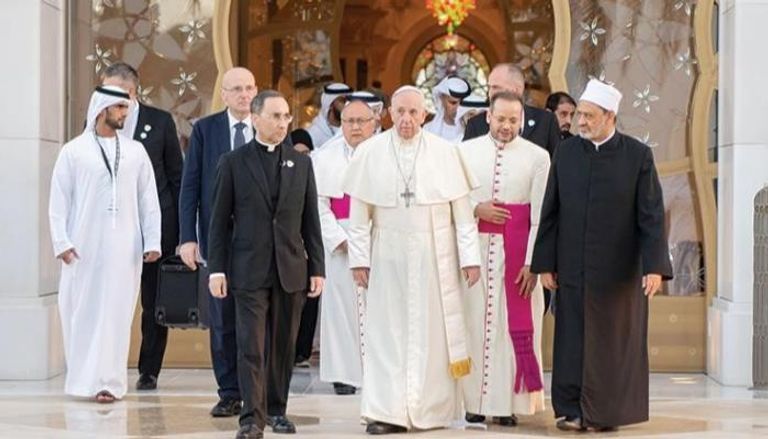 شيخ الأزهر وبابا الفاتيكان خلال حضور مؤتمر الأخوة الإنسانية بأبوظبي